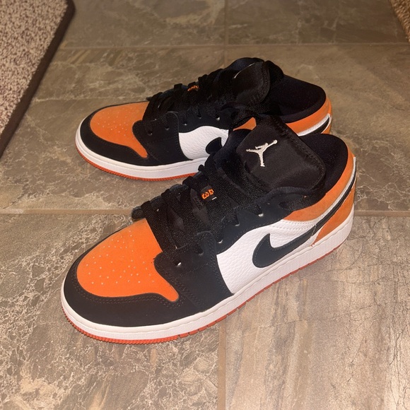 Jordan 1 Low Shattered Backboard - Picture 2 of 6